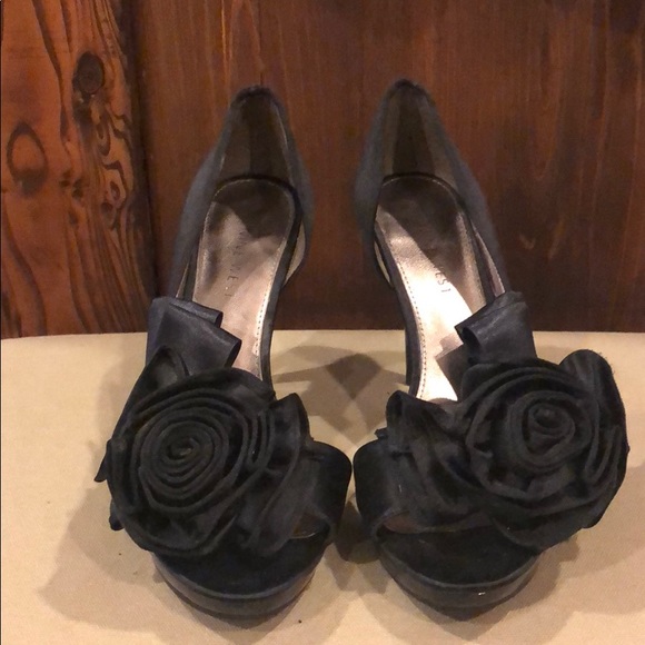 Nine West Rosette Pumps - Picture 1 of 3